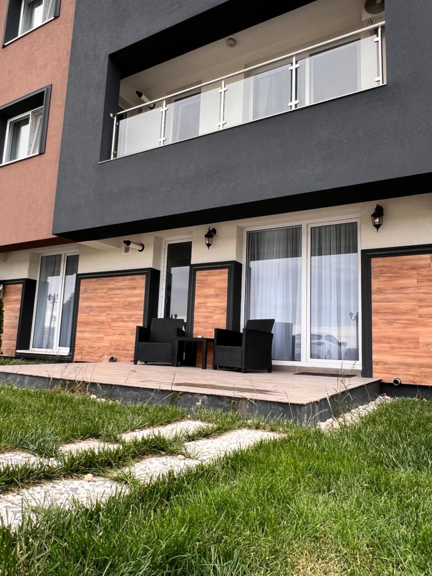 Sun Apartments Otopeni Exterior photo